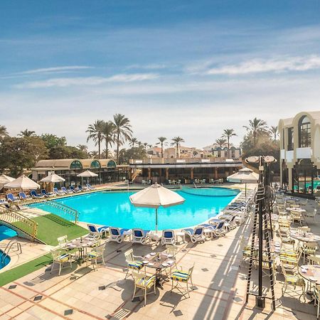 Jaz Pyramids Resort Kafr Ghatati Esterno foto