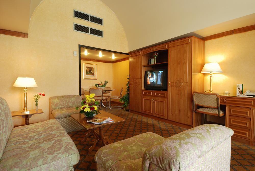 Jaz Pyramids Resort Kafr Ghatati Esterno foto