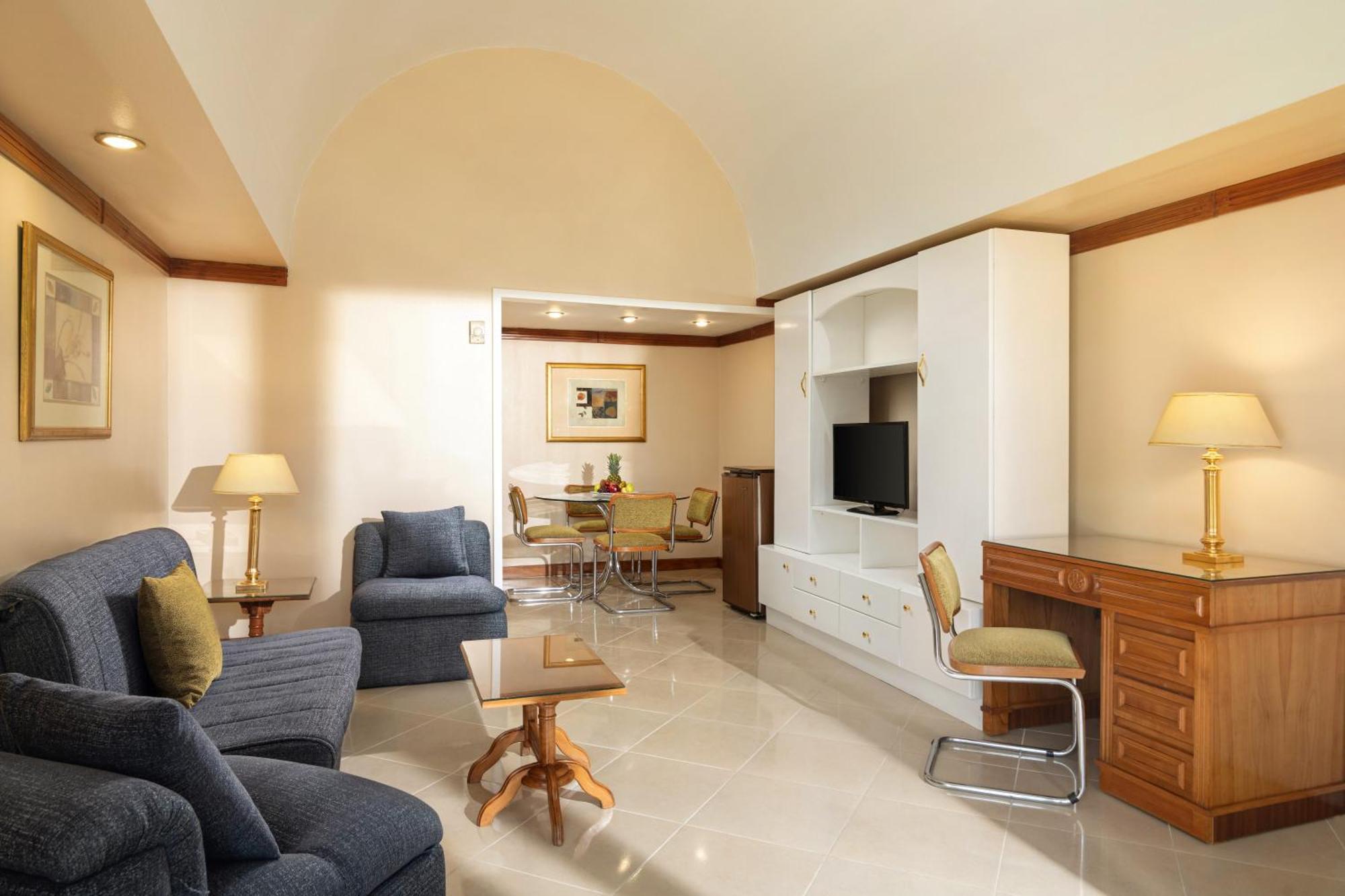 Jaz Pyramids Resort Kafr Ghatati Esterno foto