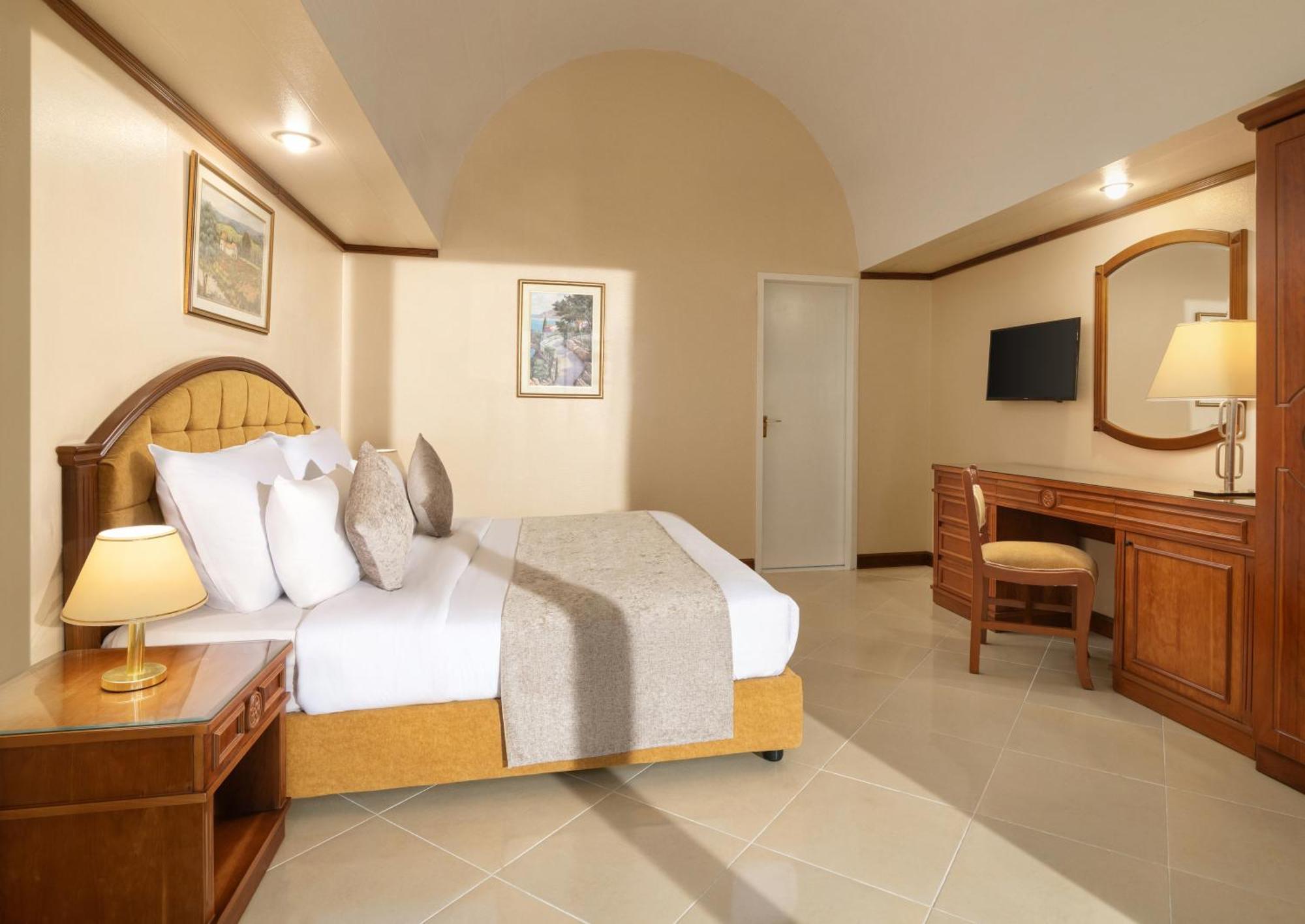Jaz Pyramids Resort Kafr Ghatati Esterno foto