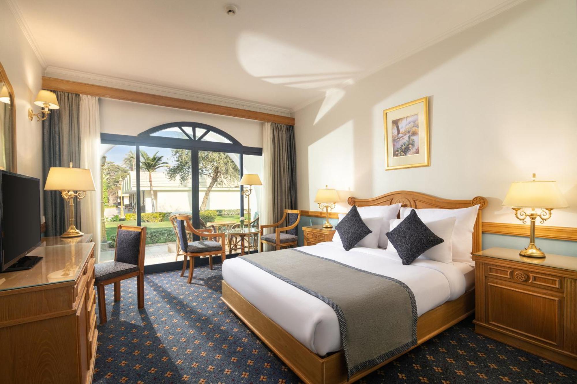 Jaz Pyramids Resort Kafr Ghatati Esterno foto