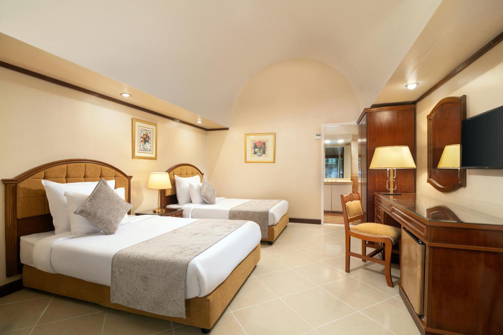Jaz Pyramids Resort Kafr Ghatati Esterno foto