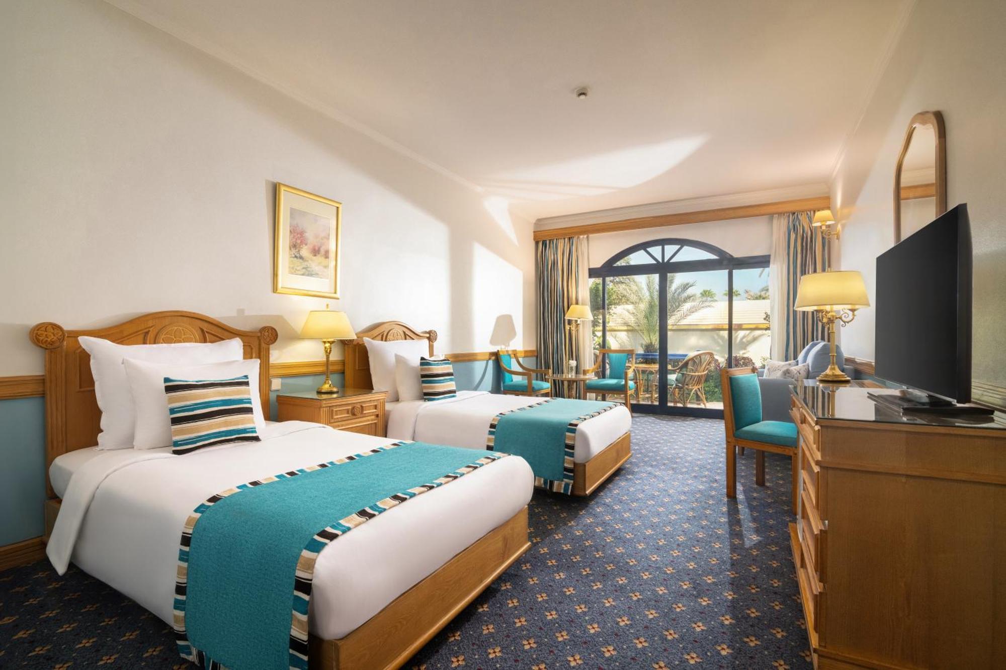 Jaz Pyramids Resort Kafr Ghatati Esterno foto