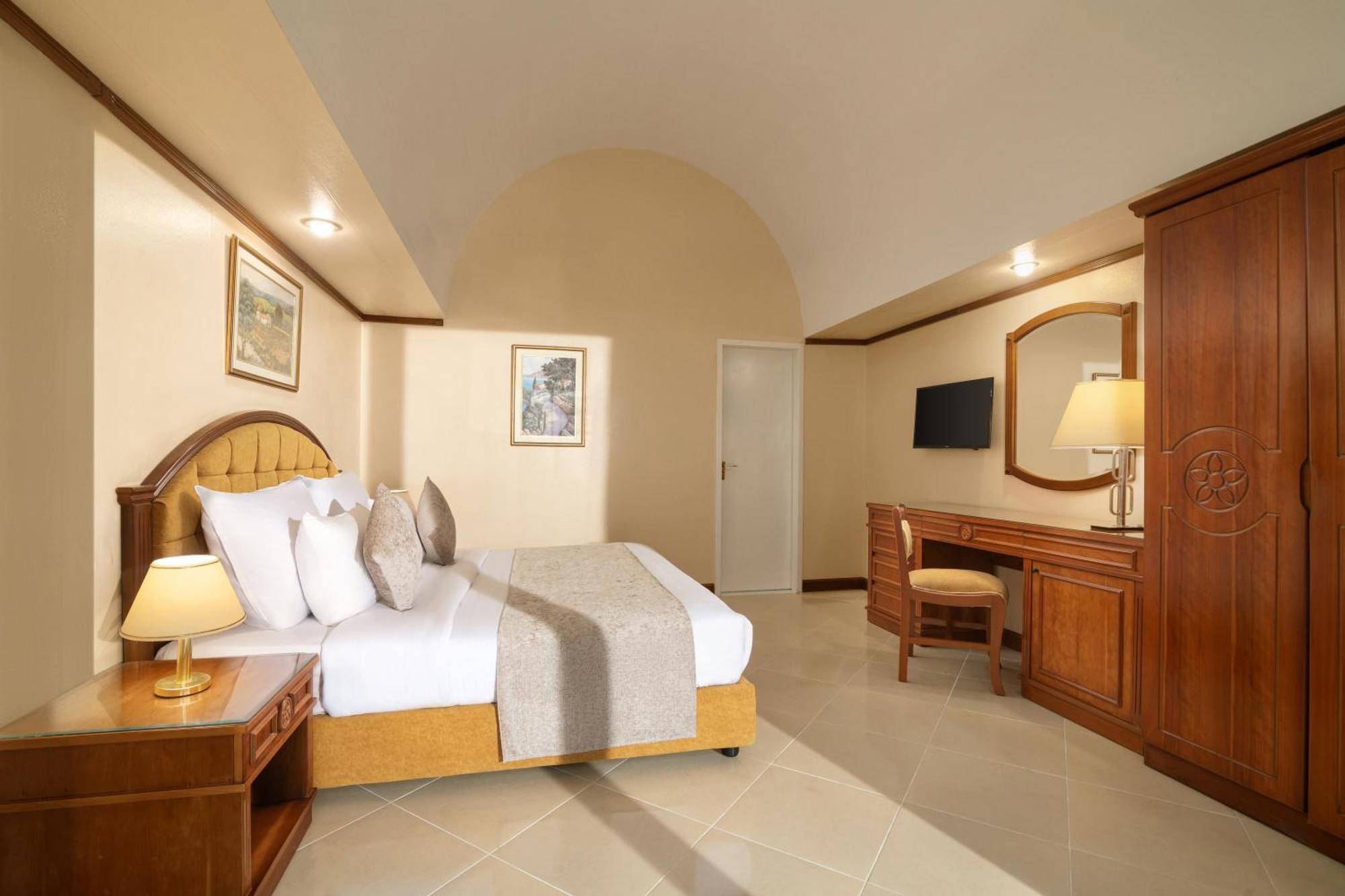 Jaz Pyramids Resort Kafr Ghatati Esterno foto