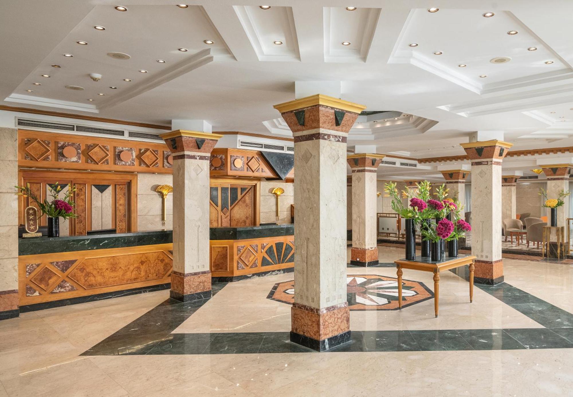 Jaz Pyramids Resort Kafr Ghatati Esterno foto