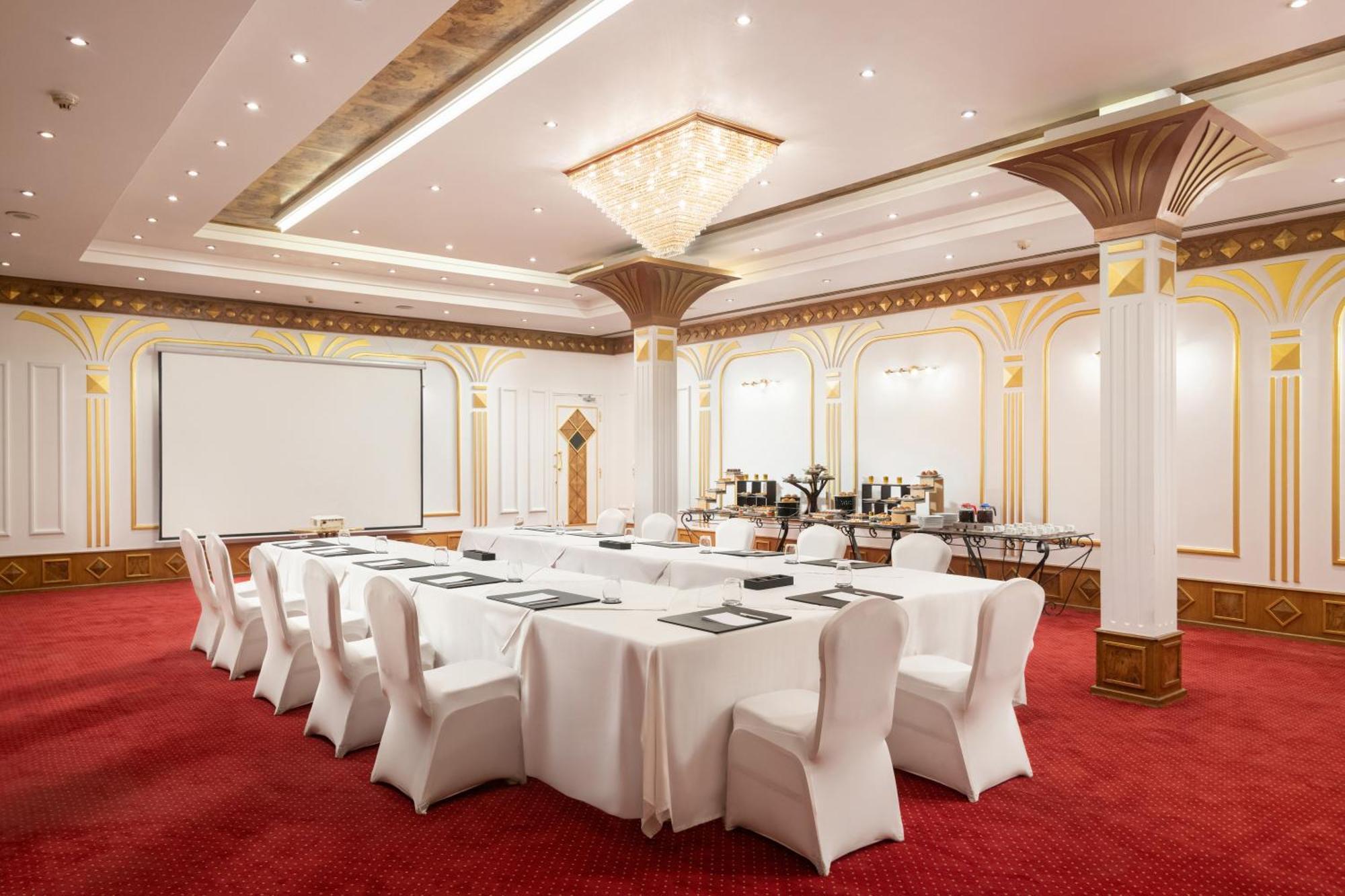 Jaz Pyramids Resort Kafr Ghatati Esterno foto