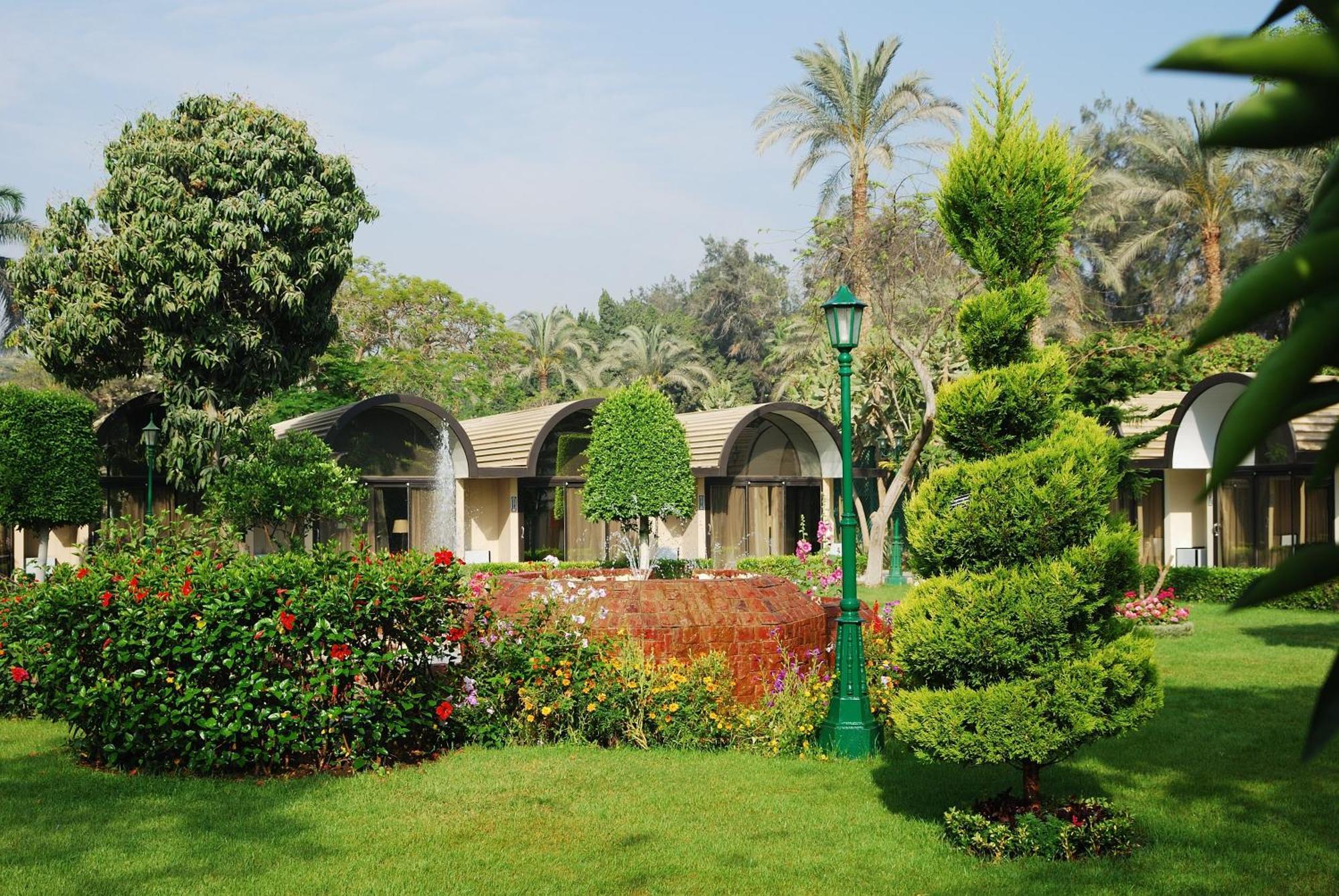Jaz Pyramids Resort Kafr Ghatati Esterno foto