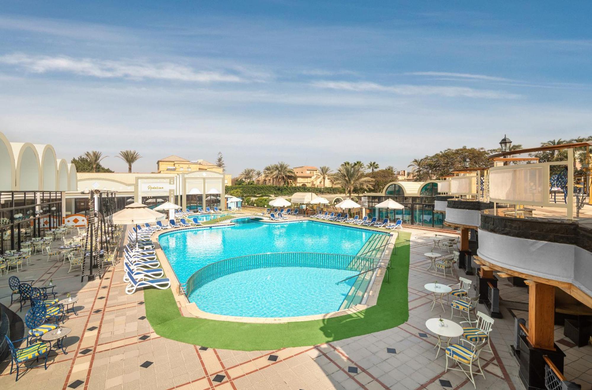 Jaz Pyramids Resort Kafr Ghatati Esterno foto