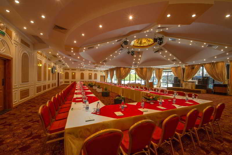Jaz Pyramids Resort Kafr Ghatati Esterno foto