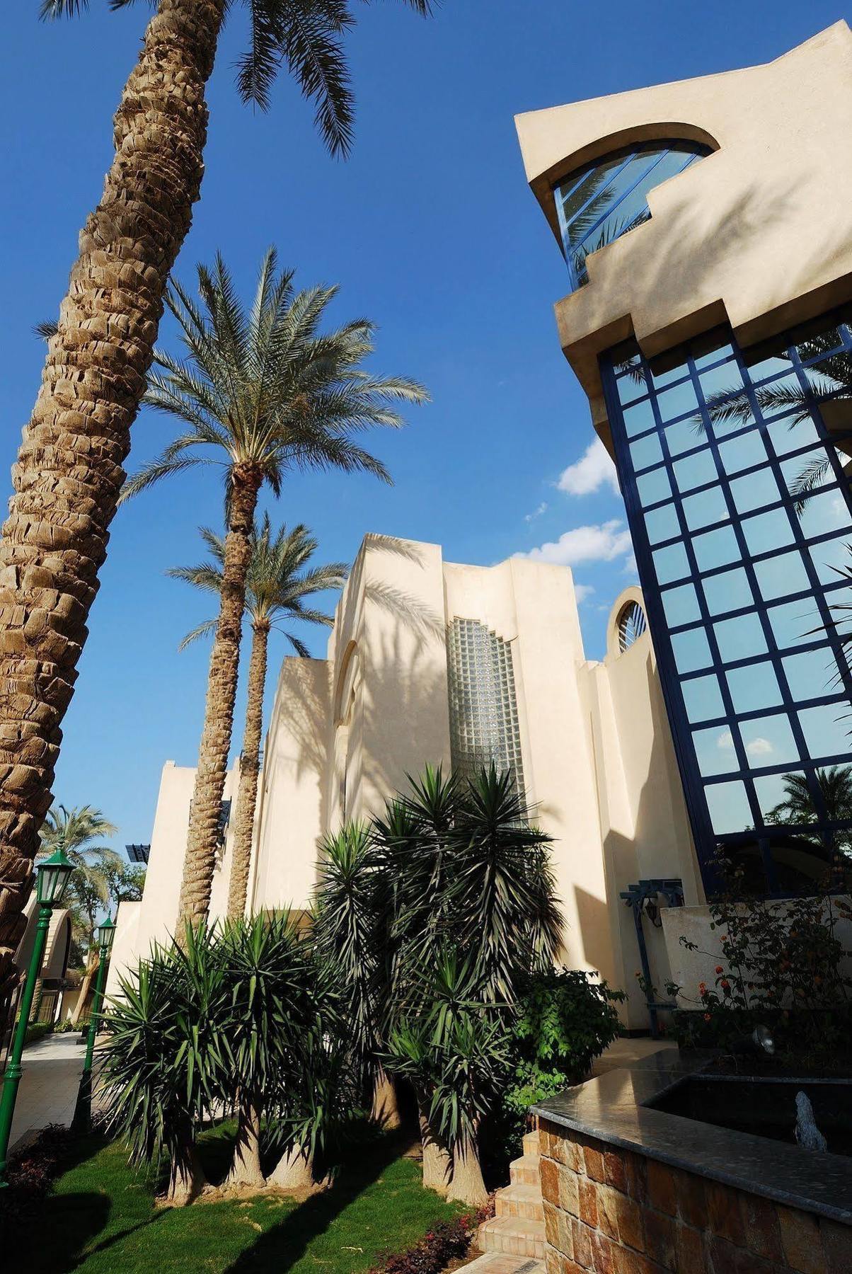Jaz Pyramids Resort Kafr Ghatati Esterno foto