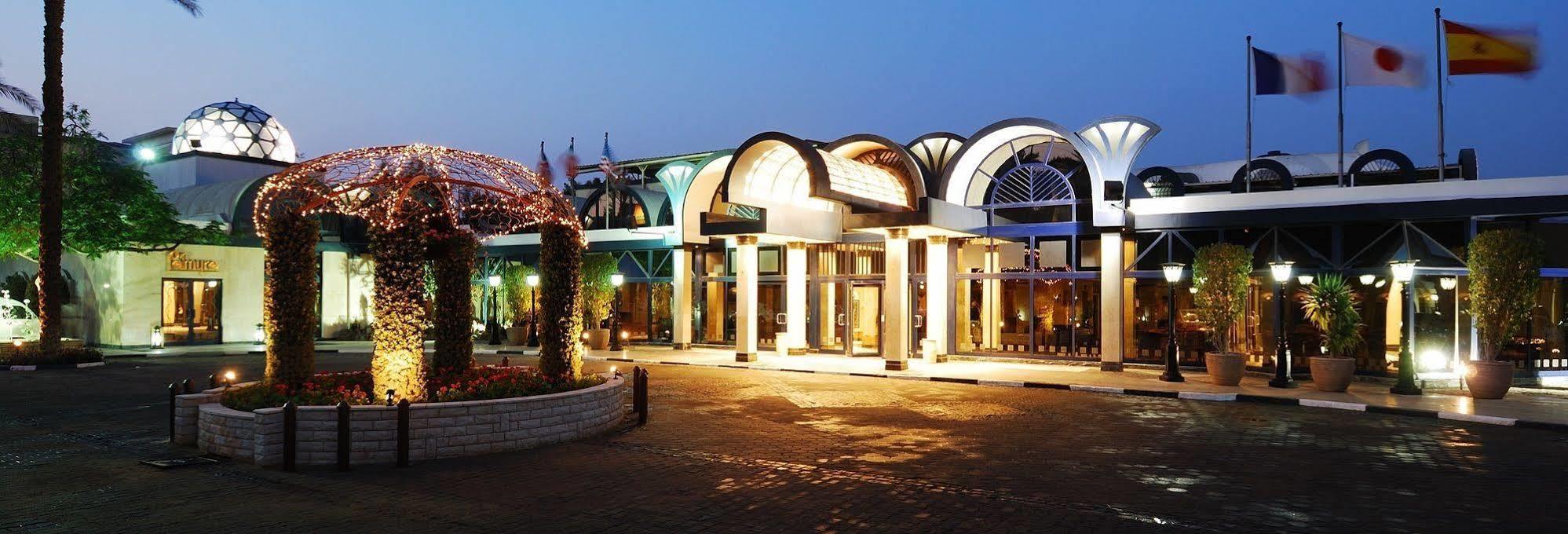 Jaz Pyramids Resort Kafr Ghatati Esterno foto