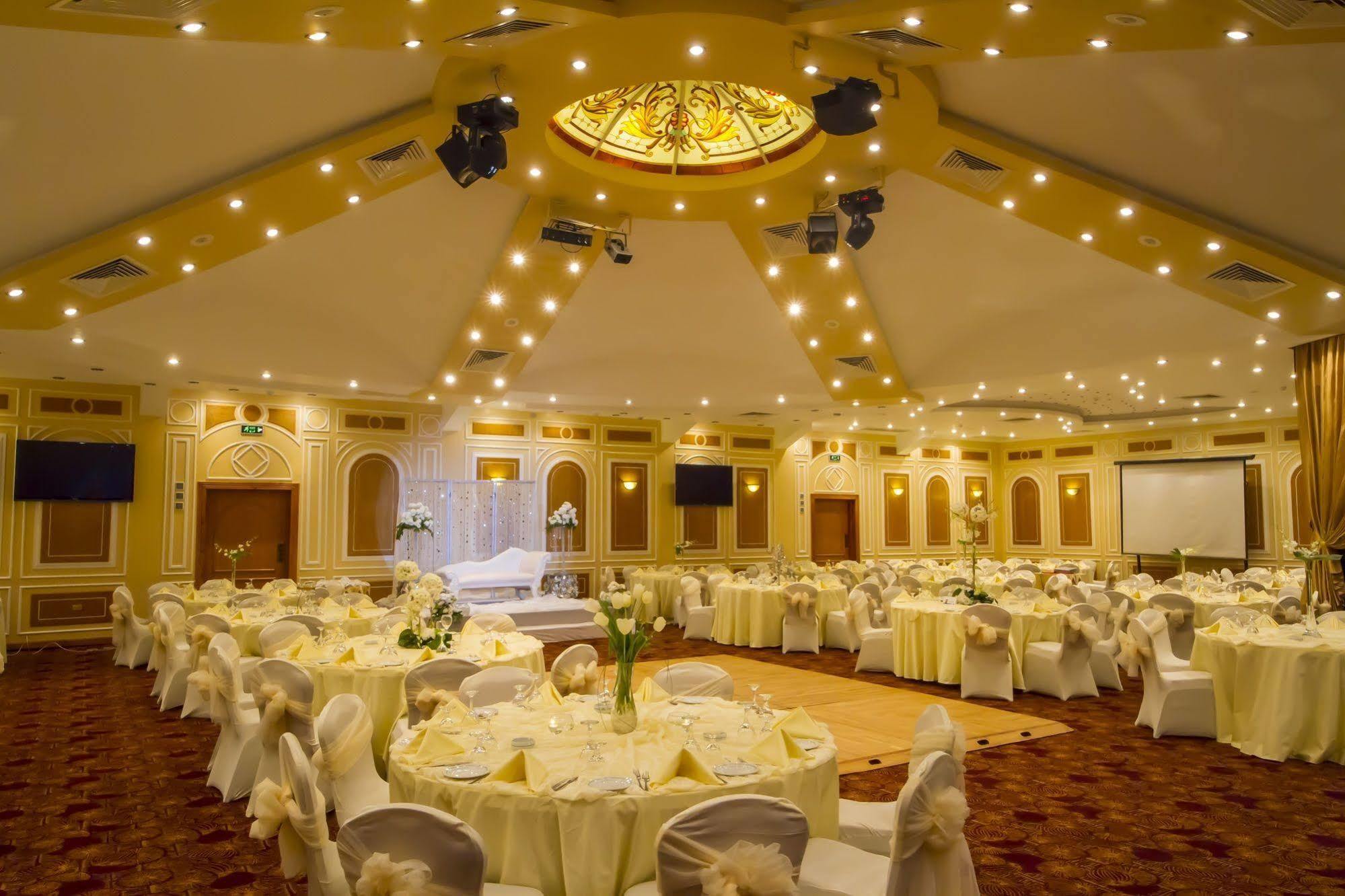 Jaz Pyramids Resort Kafr Ghatati Esterno foto