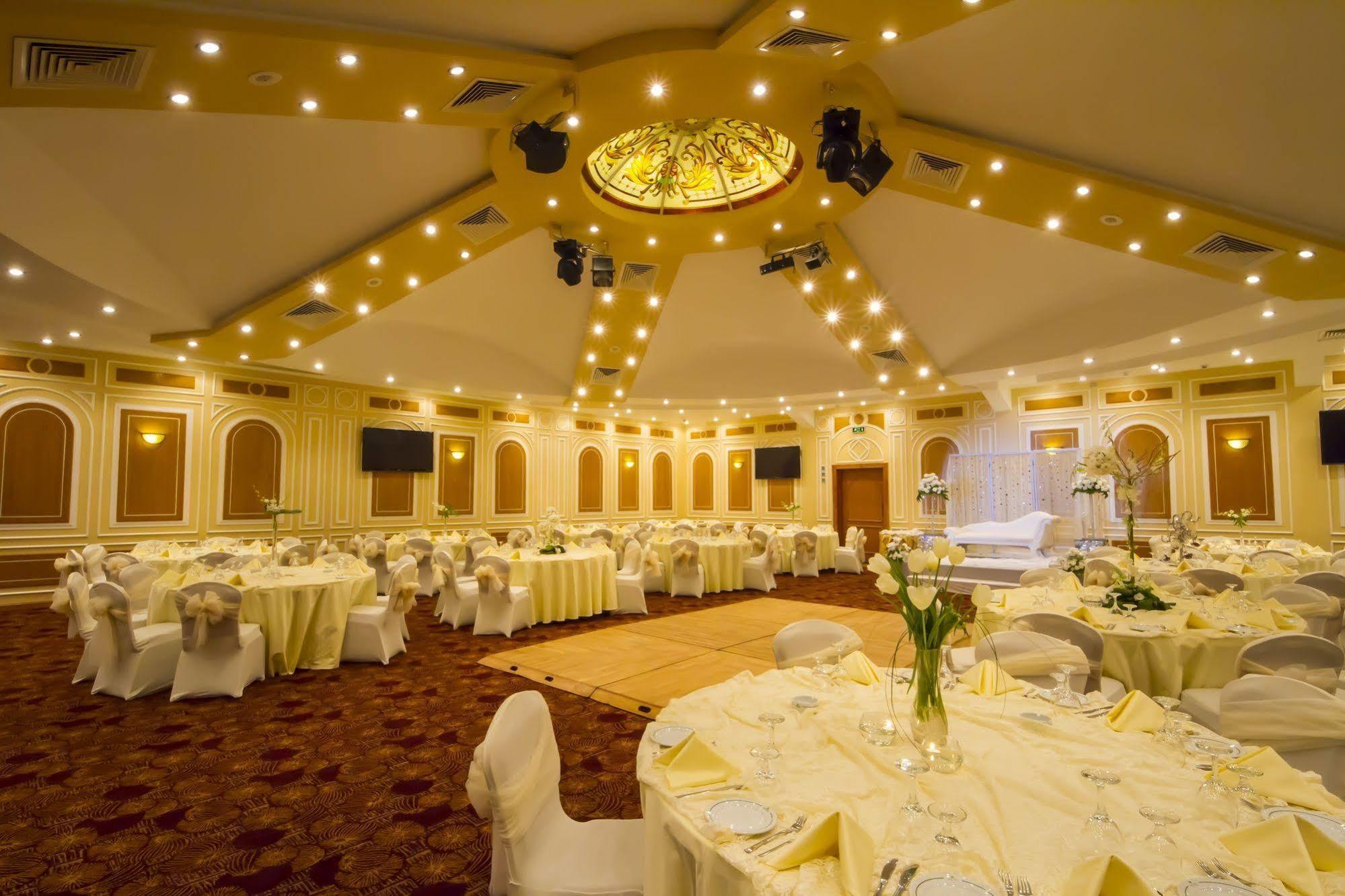 Jaz Pyramids Resort Kafr Ghatati Esterno foto