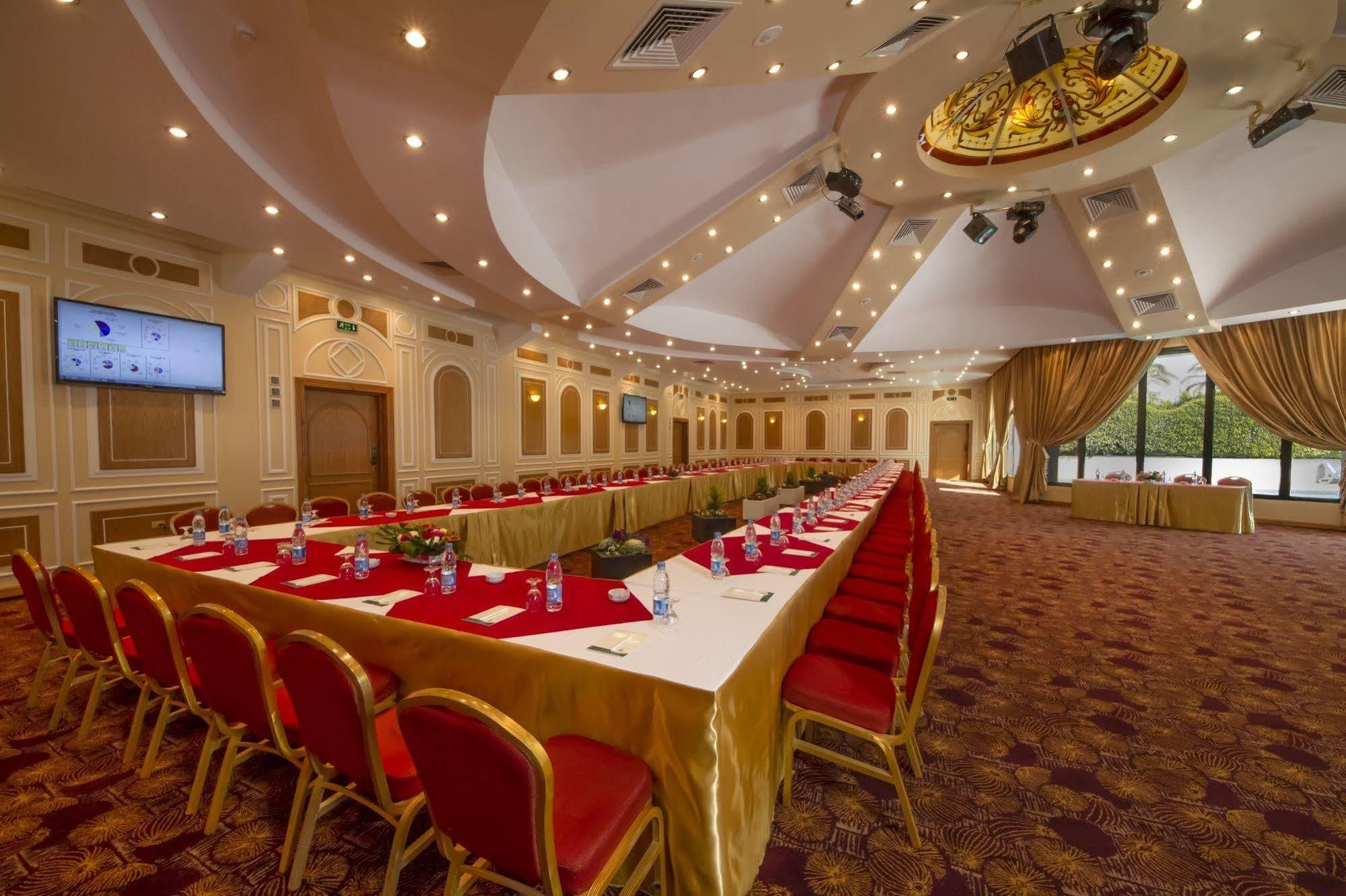 Jaz Pyramids Resort Kafr Ghatati Esterno foto